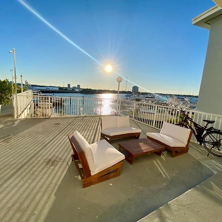Luxurious Remodeled Direct Waterfront Apartment With Miami Skyline View And Outdoor Terrace Free Parking 5Min Drive To ไมอามีบีช ภายนอก รูปภาพ