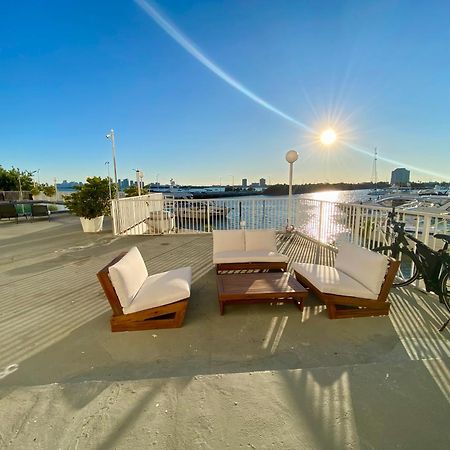 Luxurious Remodeled Direct Waterfront Apartment With Miami Skyline View And Outdoor Terrace Free Parking 5Min Drive To ไมอามีบีช ภายนอก รูปภาพ