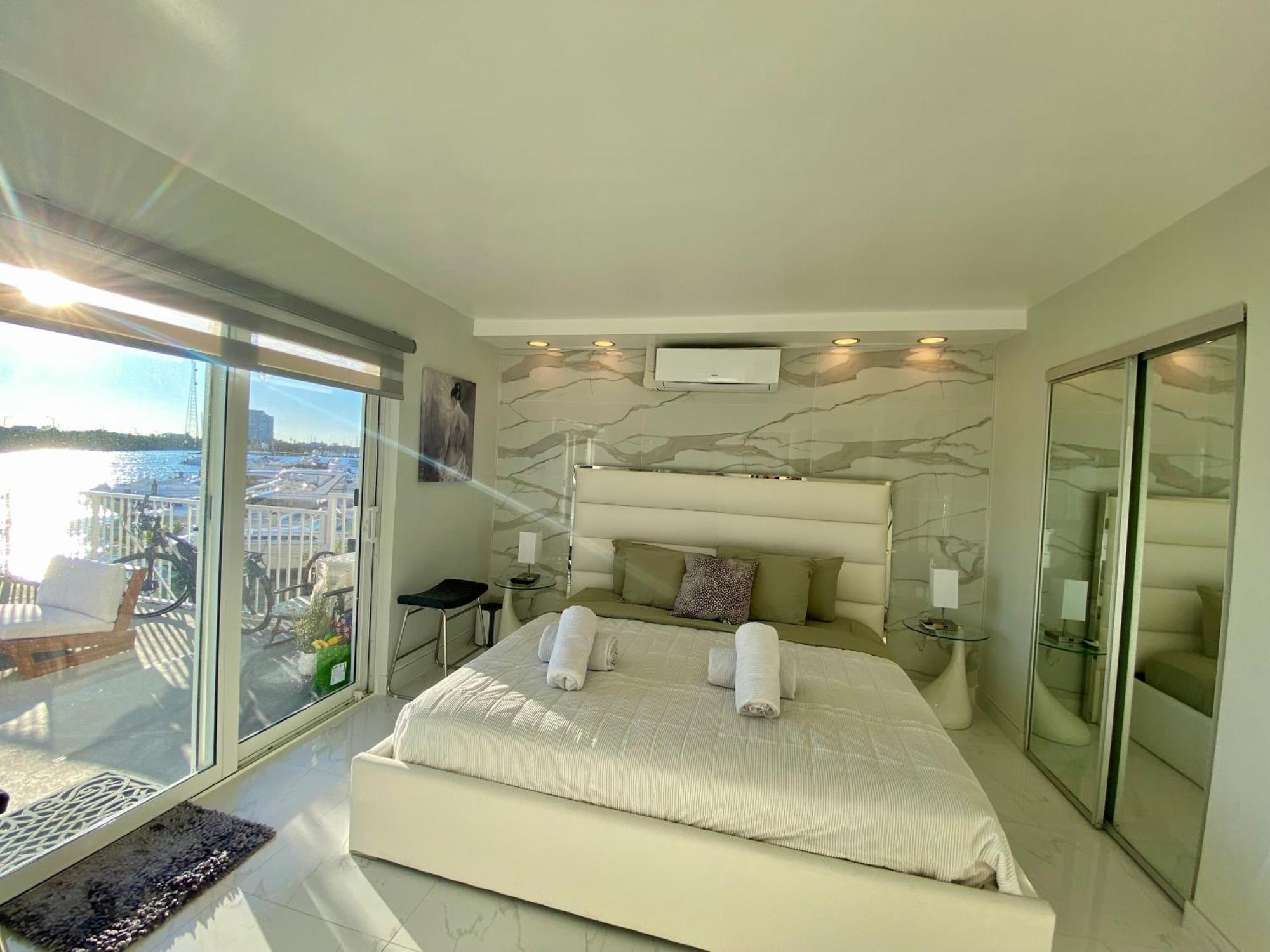 Luxurious Remodeled Direct Waterfront Apartment With Miami Skyline View And Outdoor Terrace Free Parking 5Min Drive To ไมอามีบีช ภายนอก รูปภาพ