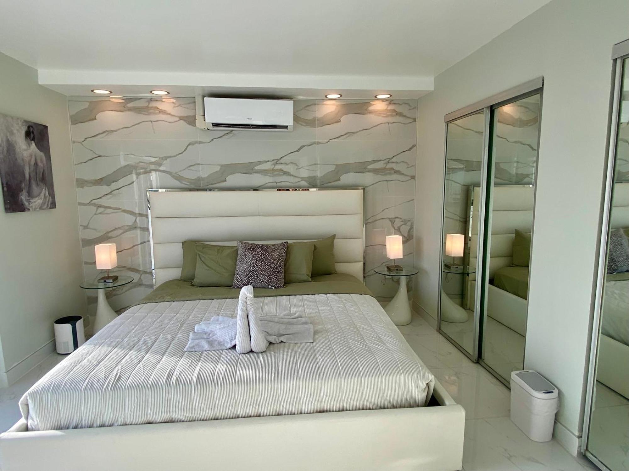 Luxurious Remodeled Direct Waterfront Apartment With Miami Skyline View And Outdoor Terrace Free Parking 5Min Drive To ไมอามีบีช ภายนอก รูปภาพ