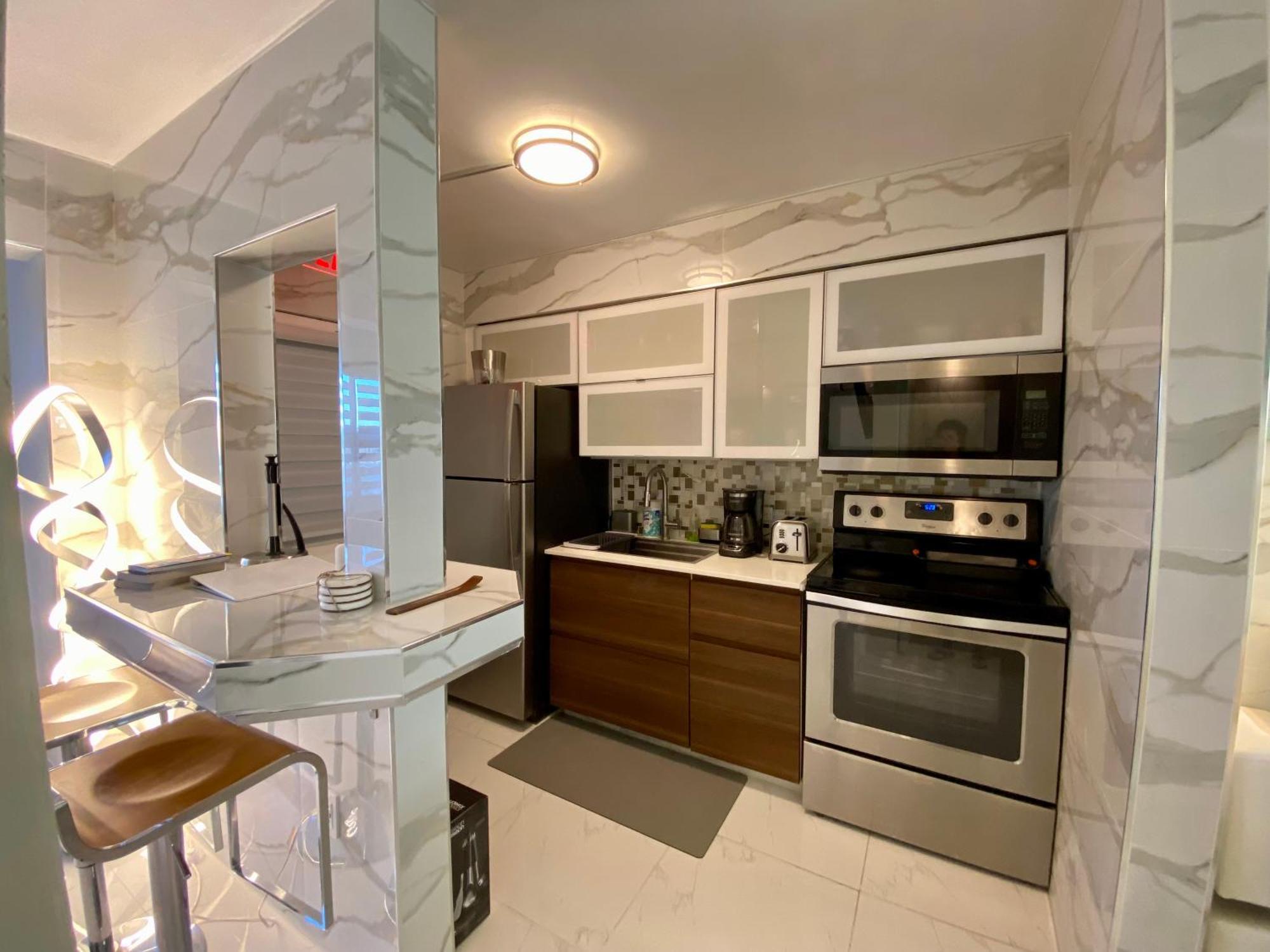 Luxurious Remodeled Direct Waterfront Apartment With Miami Skyline View And Outdoor Terrace Free Parking 5Min Drive To ไมอามีบีช ภายนอก รูปภาพ