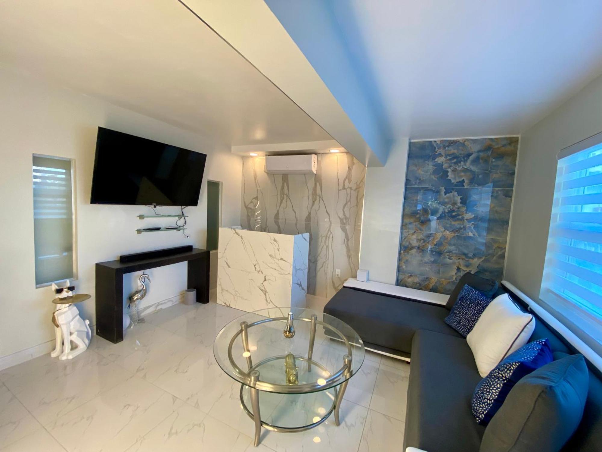 Luxurious Remodeled Direct Waterfront Apartment With Miami Skyline View And Outdoor Terrace Free Parking 5Min Drive To ไมอามีบีช ภายนอก รูปภาพ
