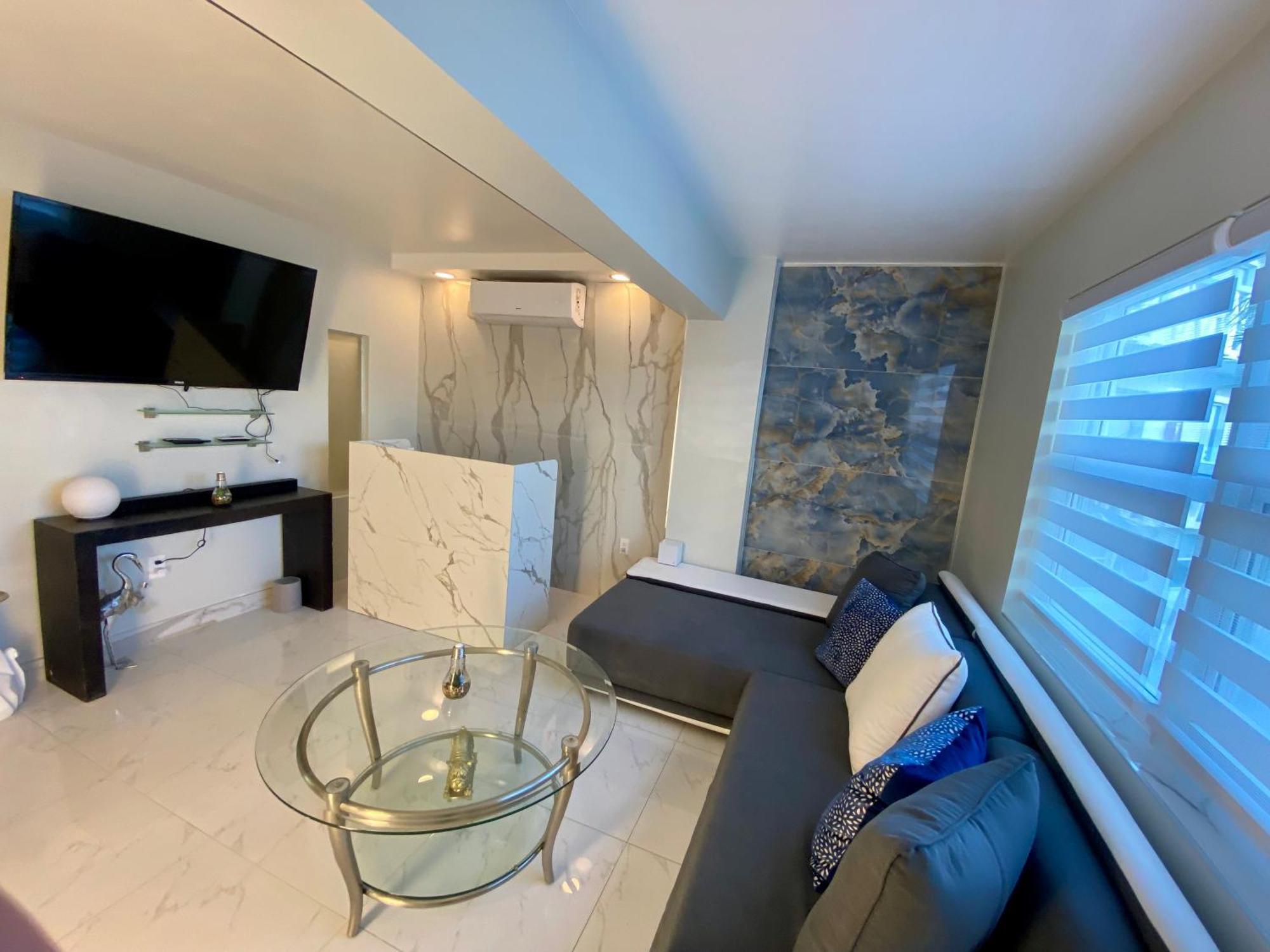 Luxurious Remodeled Direct Waterfront Apartment With Miami Skyline View And Outdoor Terrace Free Parking 5Min Drive To ไมอามีบีช ภายนอก รูปภาพ