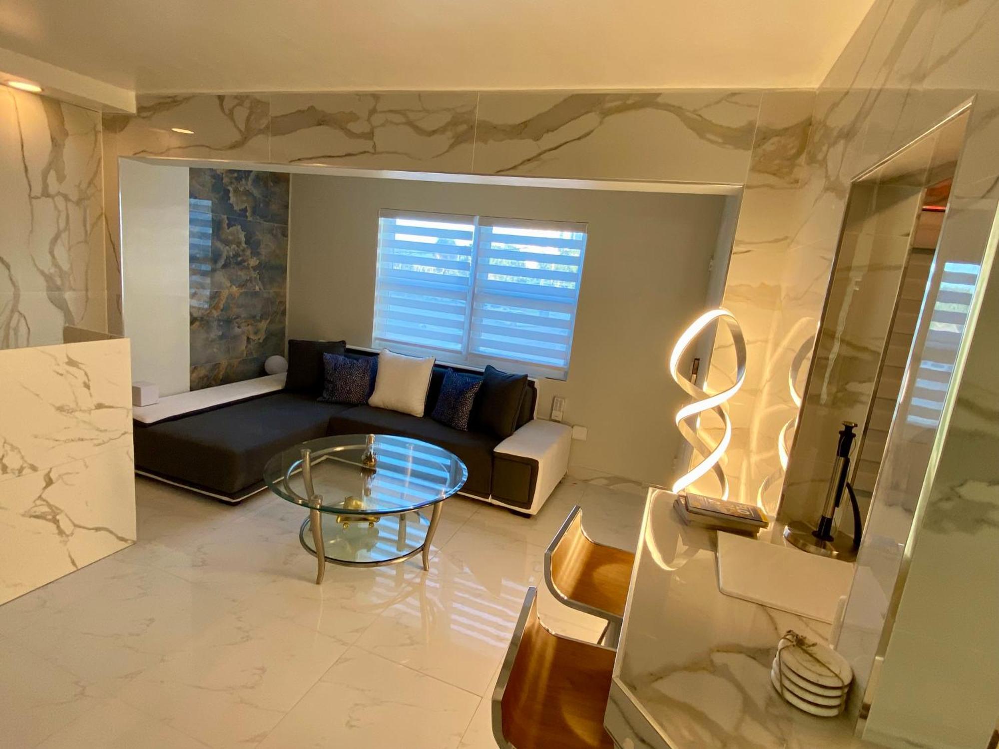 Luxurious Remodeled Direct Waterfront Apartment With Miami Skyline View And Outdoor Terrace Free Parking 5Min Drive To ไมอามีบีช ภายนอก รูปภาพ