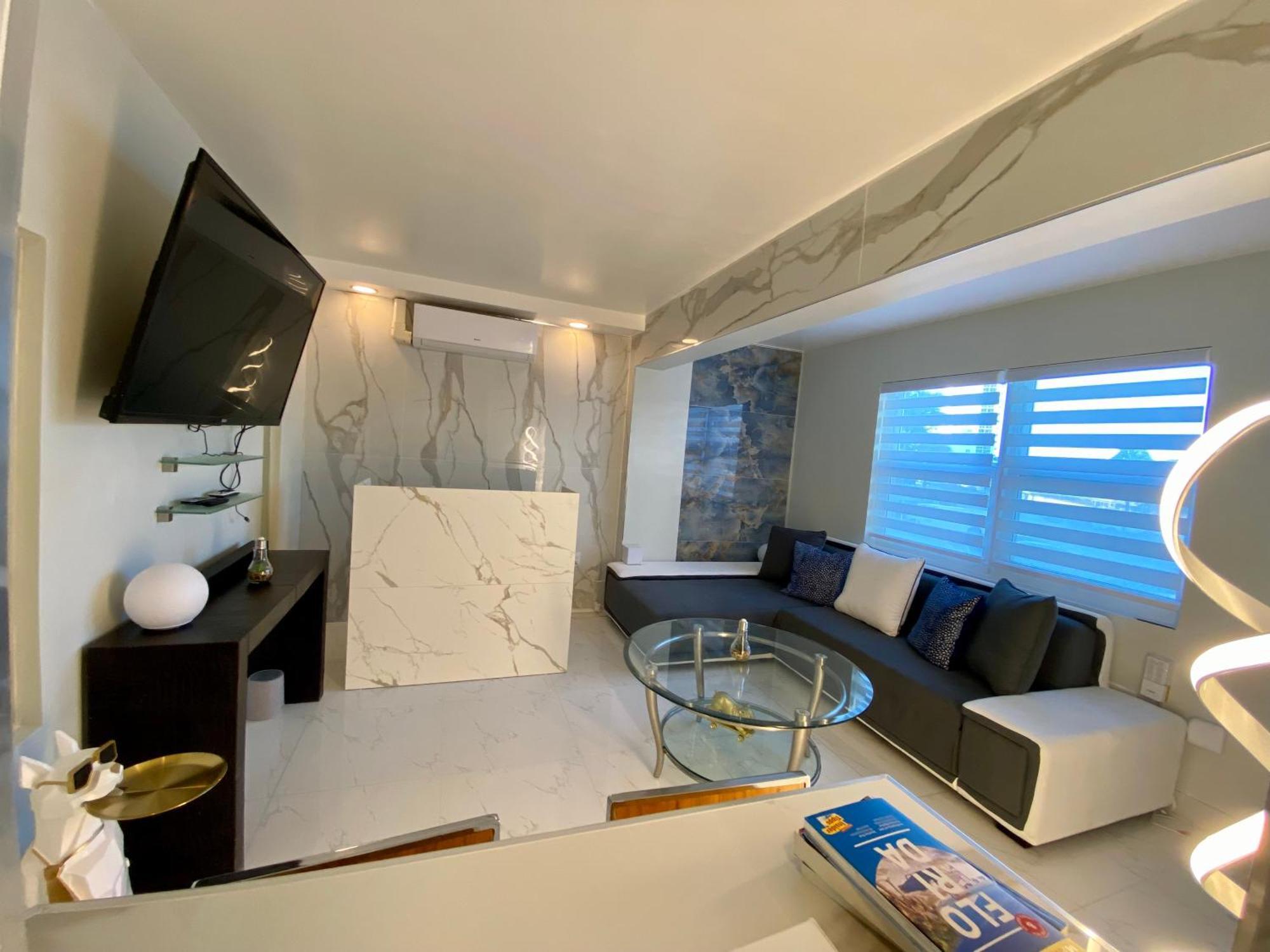 Luxurious Remodeled Direct Waterfront Apartment With Miami Skyline View And Outdoor Terrace Free Parking 5Min Drive To ไมอามีบีช ภายนอก รูปภาพ