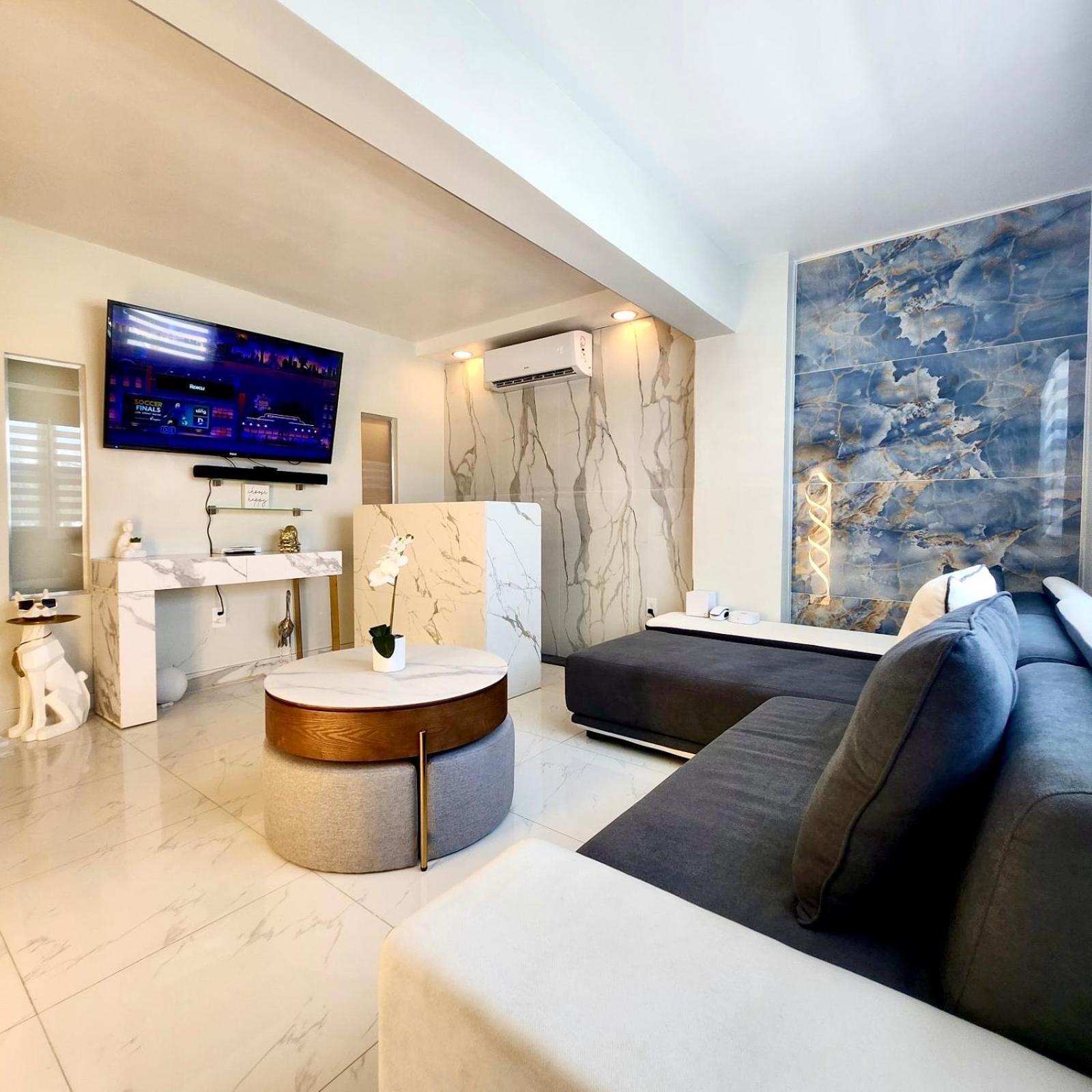 Luxurious Remodeled Direct Waterfront Apartment With Miami Skyline View And Outdoor Terrace Free Parking 5Min Drive To ไมอามีบีช ภายนอก รูปภาพ